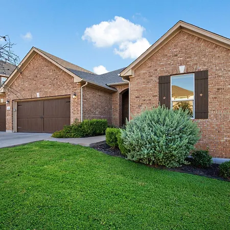 Modern Round Rock Getaway With Private Hot Tub Vila